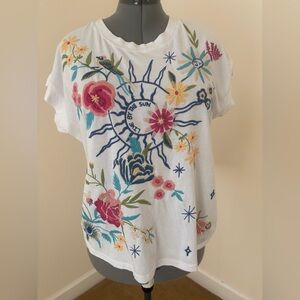 Johnny Was White Embroidered T-shirt “Live By the Sun” Size Medium
